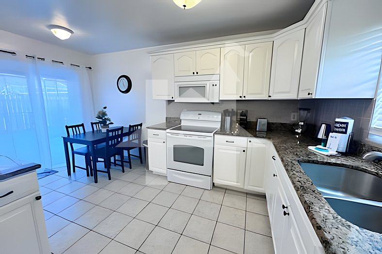 10 mins to Disney! 3BD/2BA Villa w/ Private Pool Indian Well