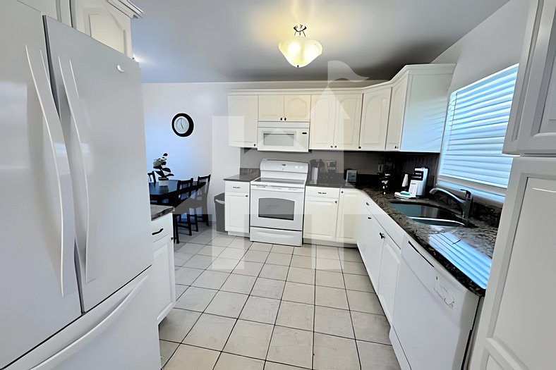 10 mins to Disney! 3BD/2BA Villa w/ Private Pool Indian Well