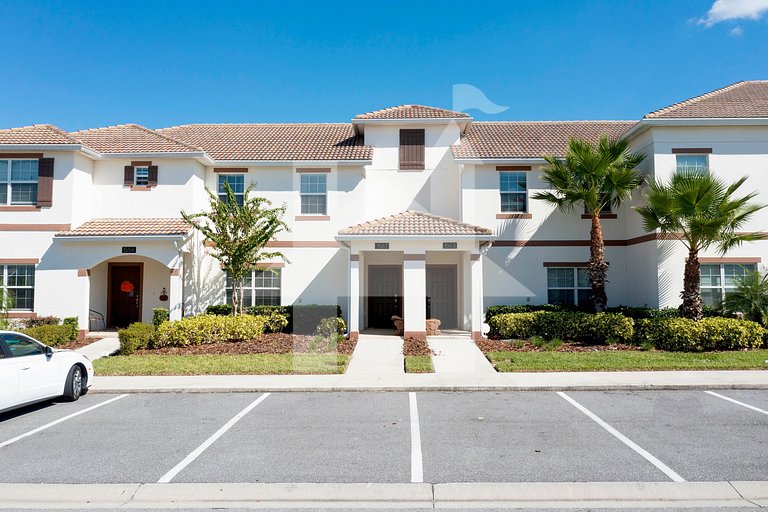 1561- 4bd/3ba Champions Gate W/ Private Pool