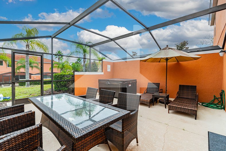 Orlando Vacation Home with 3 Bedrooms and Private Jacuzzi