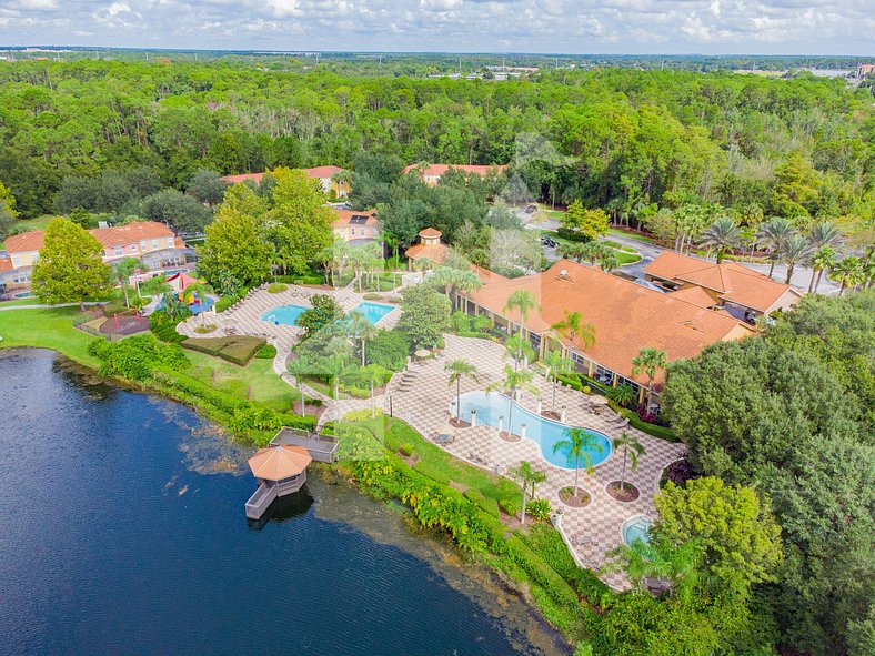 Orlando Vacation Home with 3 Bedrooms and Private Jacuzzi