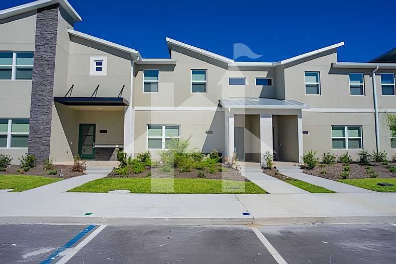 ST4261 - Luxury Townhouse w/Priv. Pool Near Disney